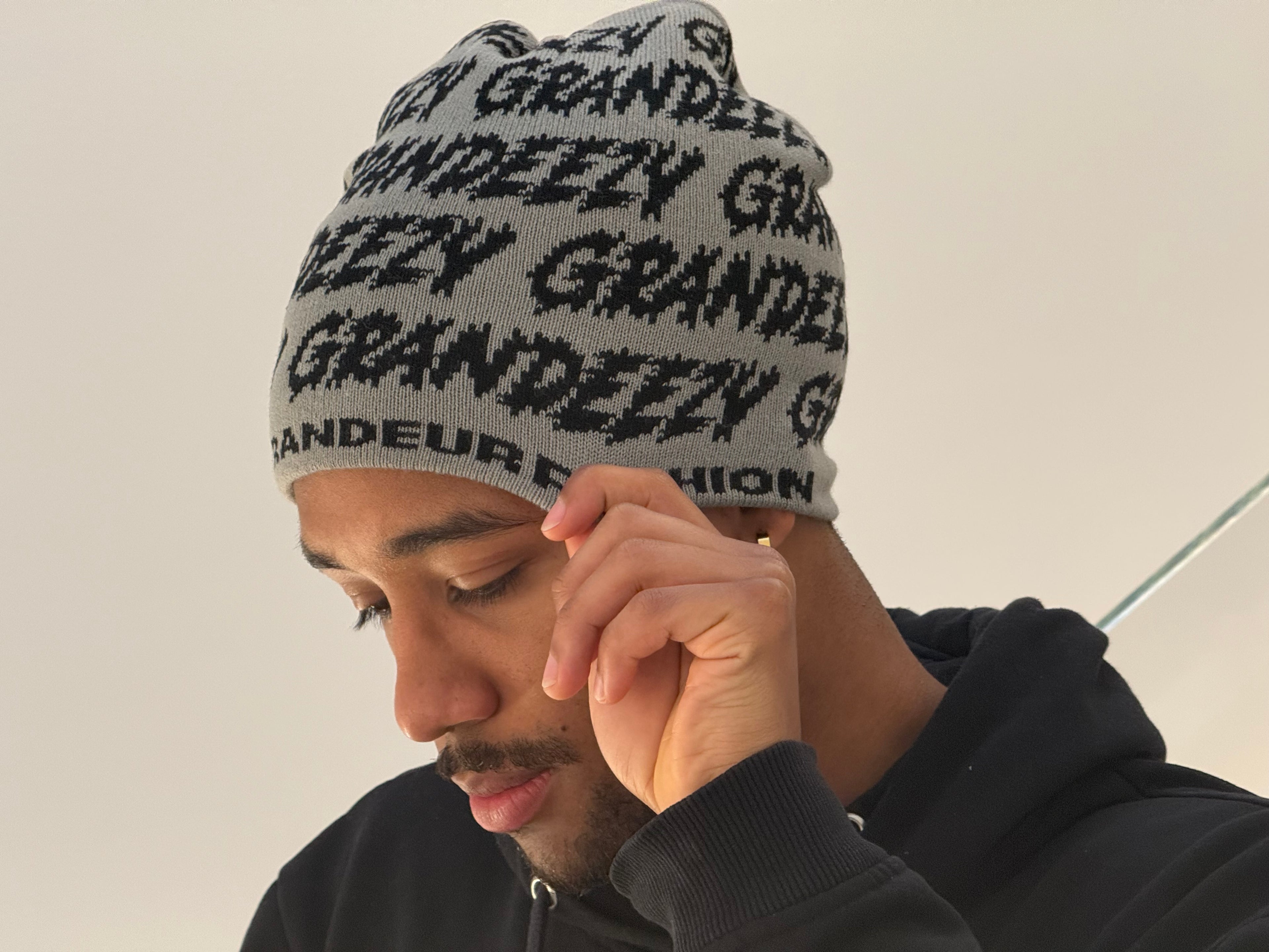 GRANDEEZY (GREY)